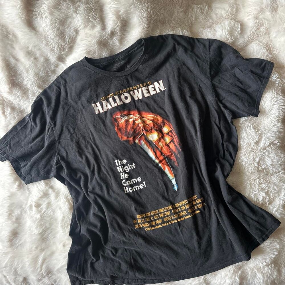 Men's Black and Grey T-shirt